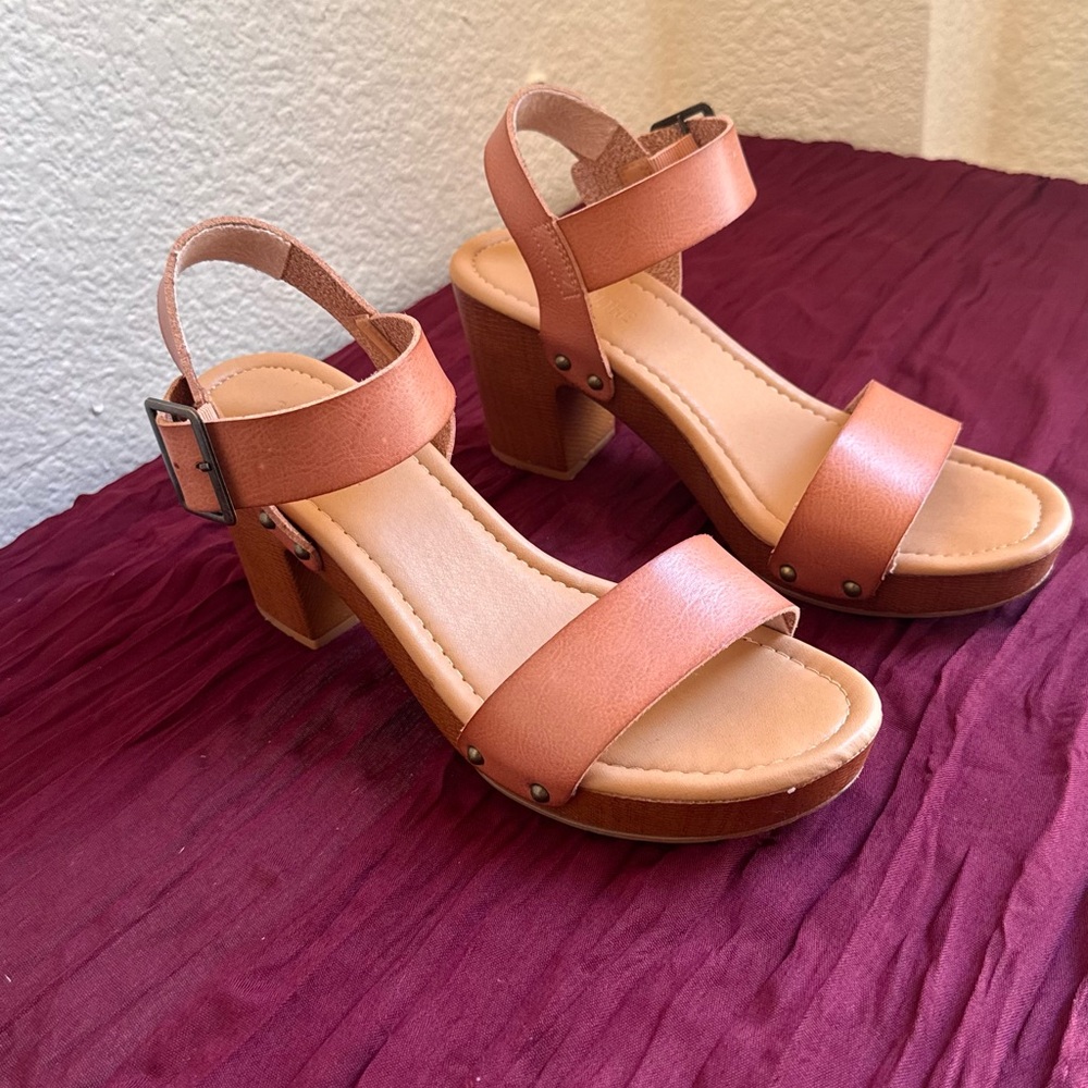 Cushionaire Tan Block Heel Sandals